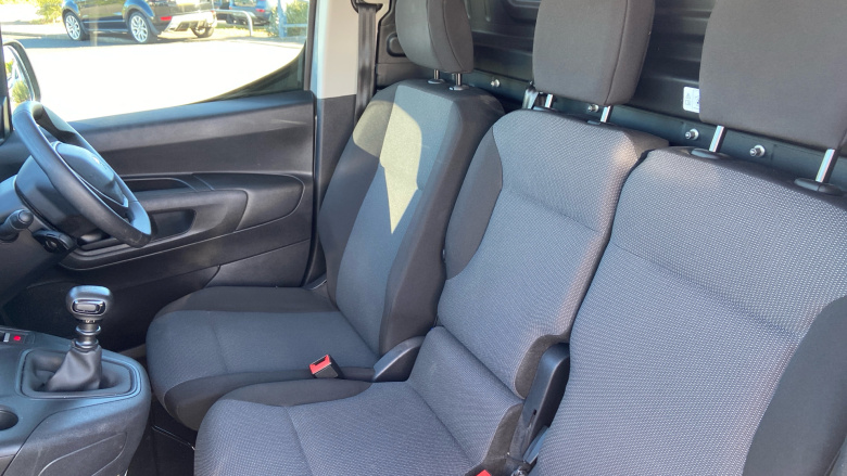 Peugeot Partner Standard Diesel 1000 1.5 BlueHDi 100 Professional Premium + Van
